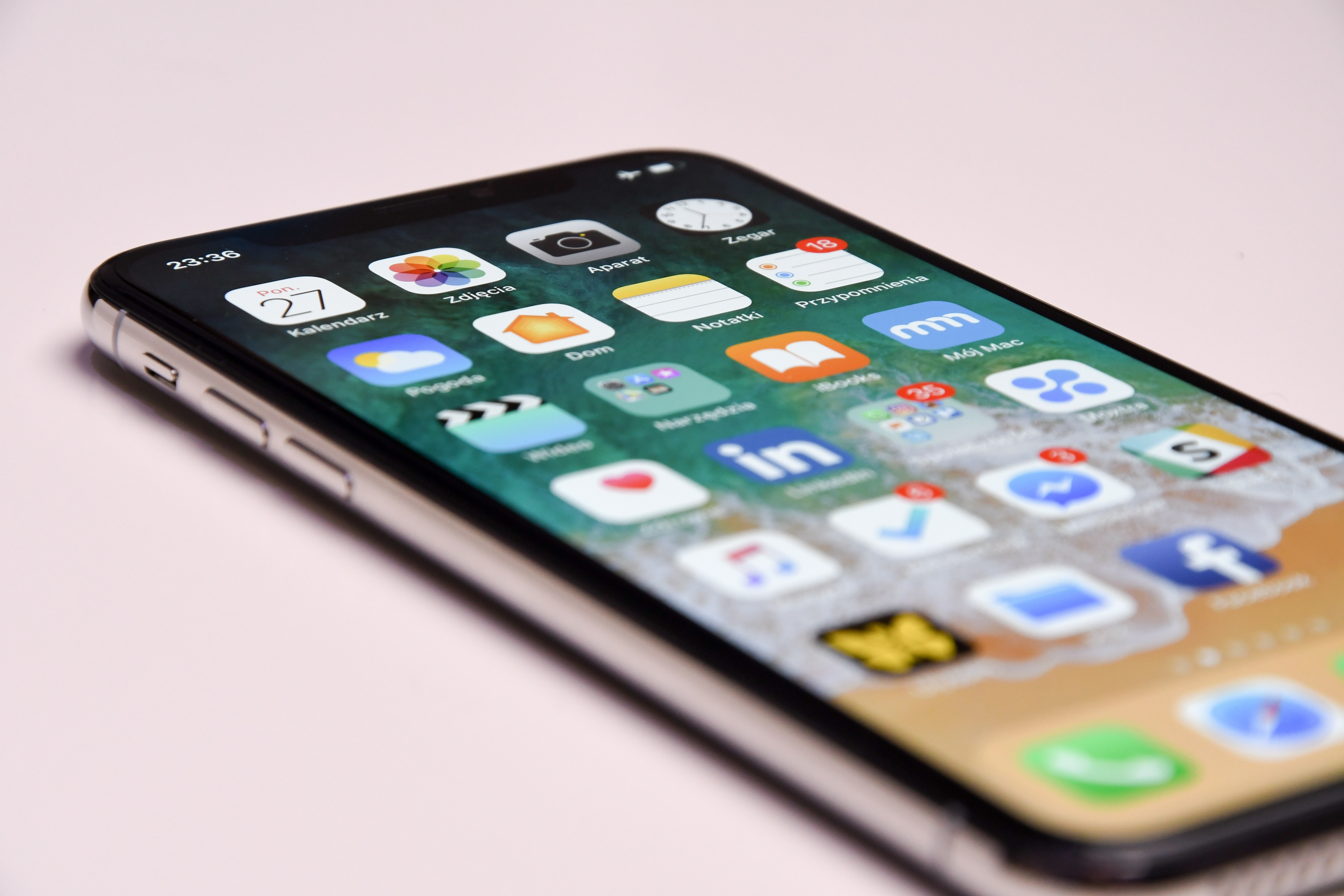 iPhoneが操作できない!トラブルの時の対処方法とは?