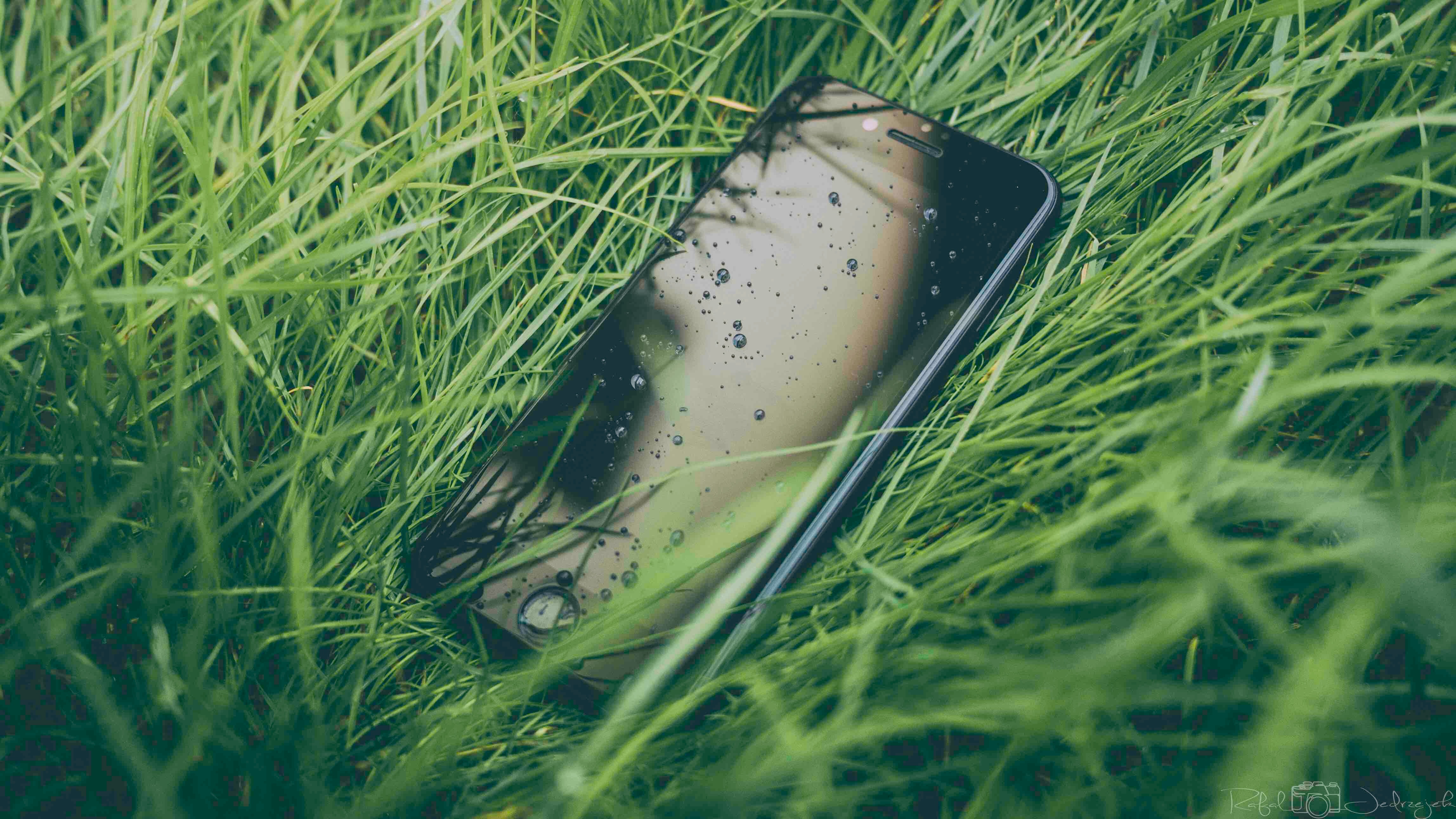 iPhoneXSの画面が割れる原因とは?修理できる場所