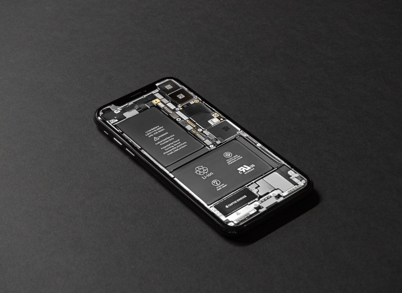 iPhoneXSの充電遅いって本当?充電器の選び方